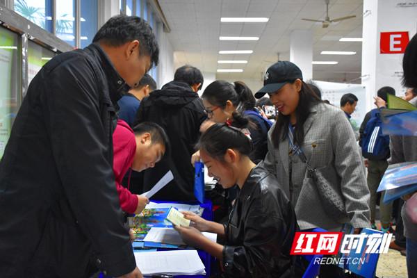 长沙人才市场招聘，人才与企业的交汇点